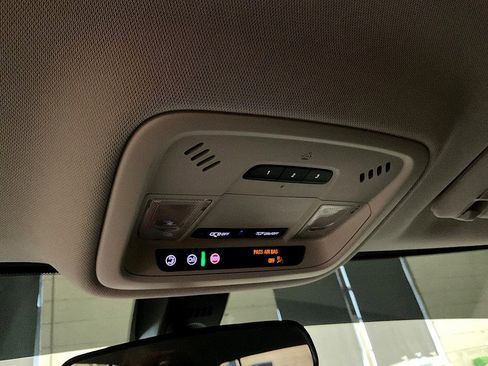 Used 2020 Chevrolet Traverse LT image 20