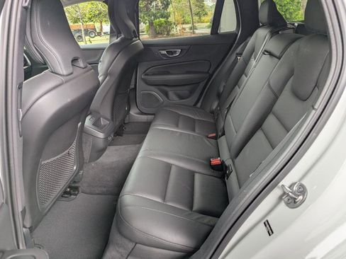 Used 2025 Volvo V60 B5 Cross Country Plus image 11