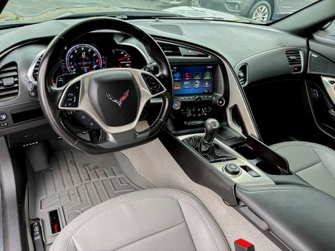 Used 2017 Chevrolet Corvette Stingray Coupe w/ 1LT RWD image 21