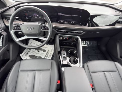 Used 2025 Audi Q5 Premium w/ Convenience Package AWD/4WD image 23