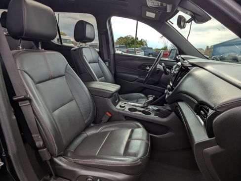 Used 2022 Chevrolet Traverse RS image 11