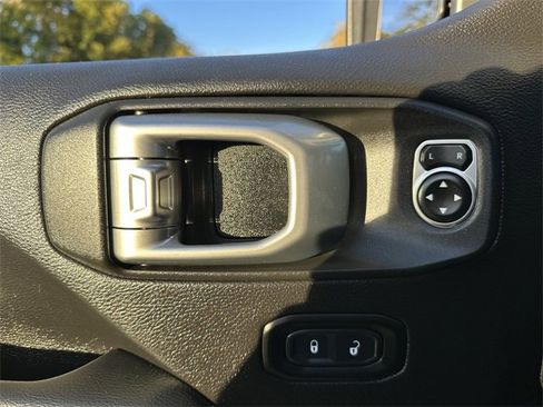 Used 2020 Jeep Gladiator Overland image 33