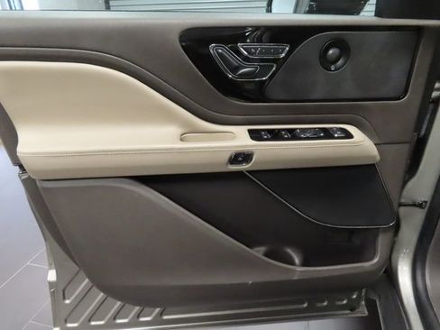 Used 2023 Lincoln Aviator Reserve image 10
