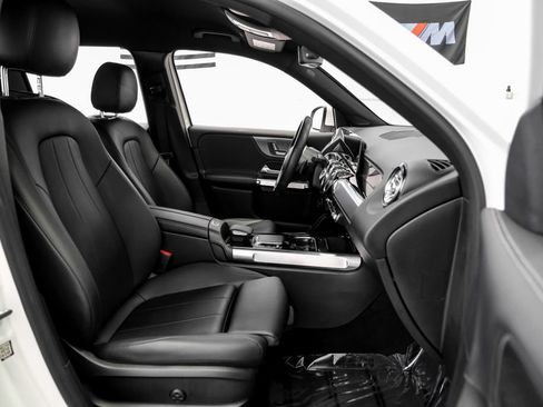 Used 2021 Mercedes-Benz GLB 250 w/ Premium Package image 37
