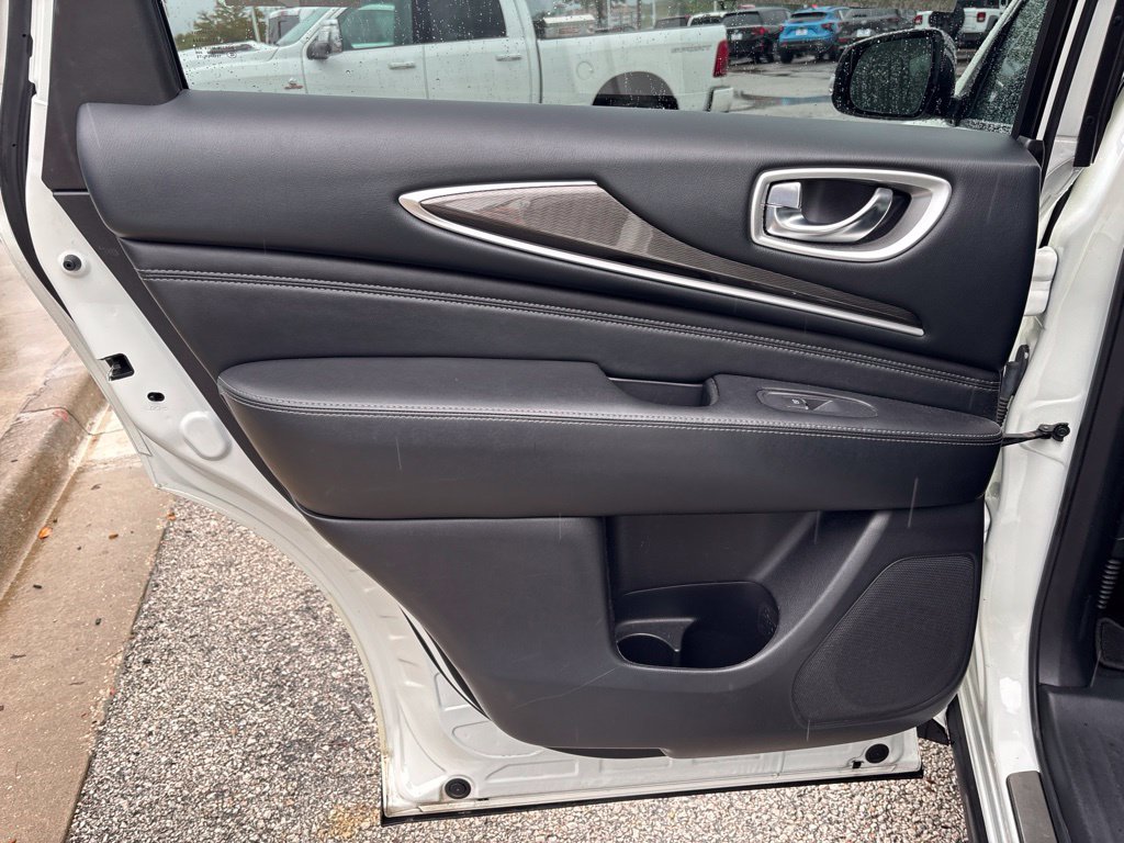 Used 2020 INFINITI QX60 Luxe w/ Essential Package FWD image 12