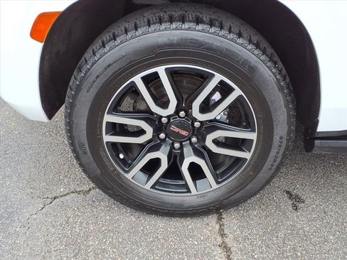 Used 2022 GMC Yukon AT4 w/ Technology Package image 13