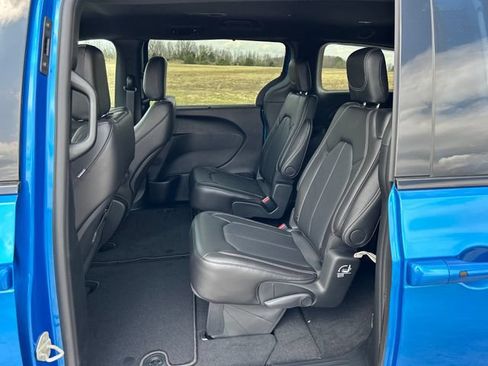 New 2026 Chrysler Pacifica Select w/ S Appearance Package AWD/4WD image 38