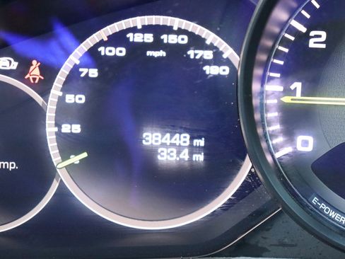 Used 2018 Porsche Panamera 4 w/ Premium Package Plus AWD/4WD image 32