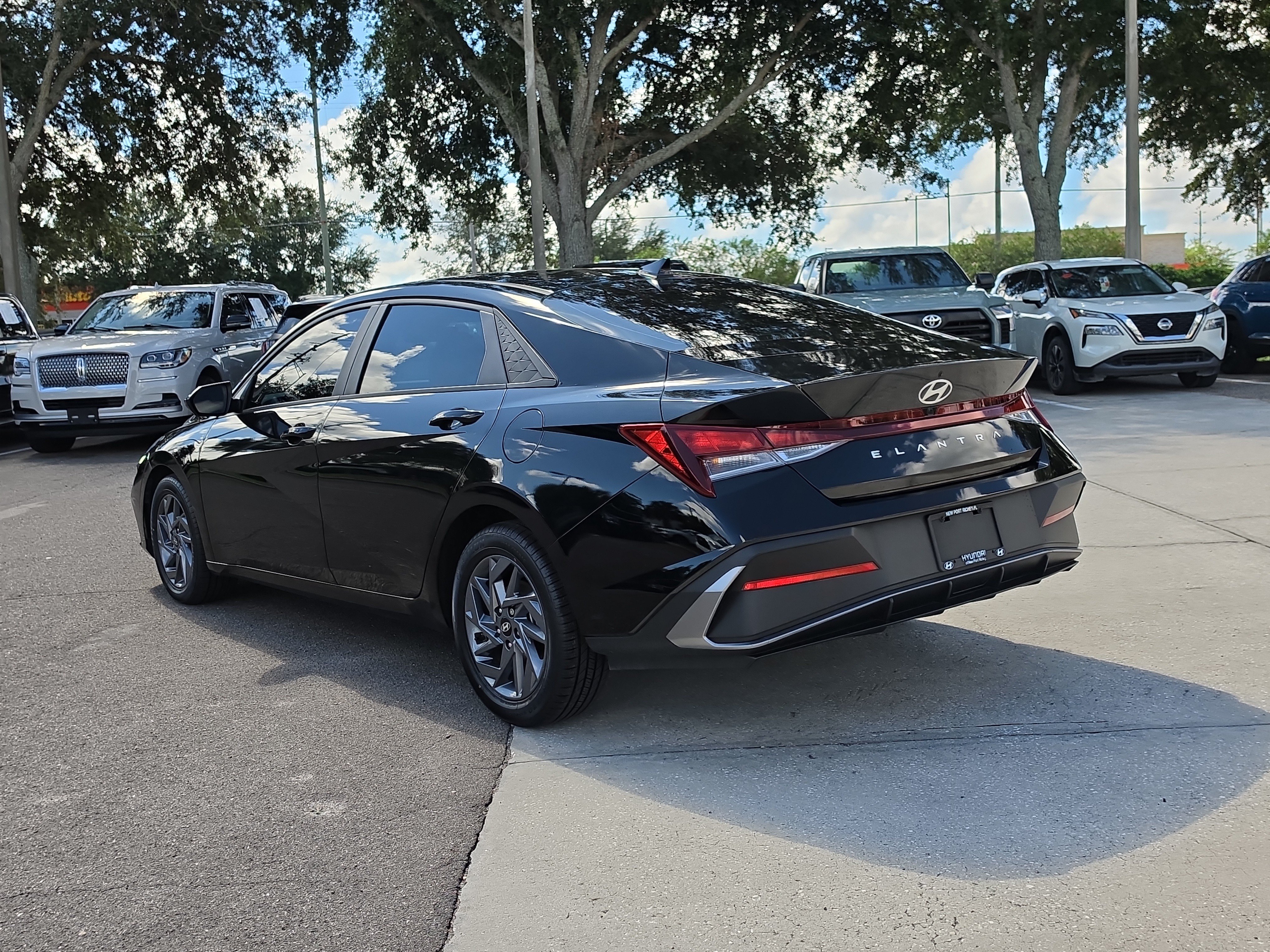 Used 2024 Hyundai Elantra SEL FWD image 6