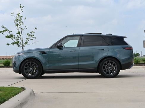 Used 2025 Land Rover Range Rover Sport SE AWD/4WD image 6