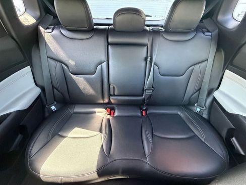 Used 2025 Jeep Compass Limited image 39