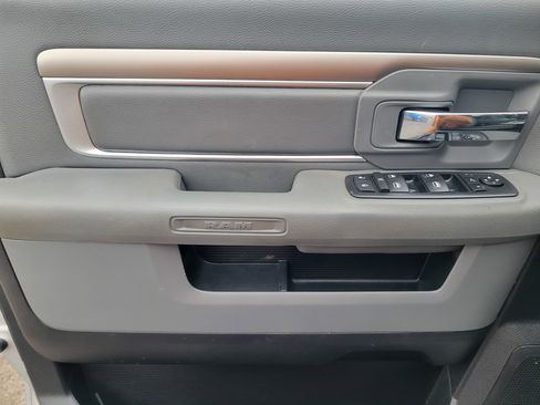 Used 2016 RAM 3500 SLT w/ Luxury Group image 21