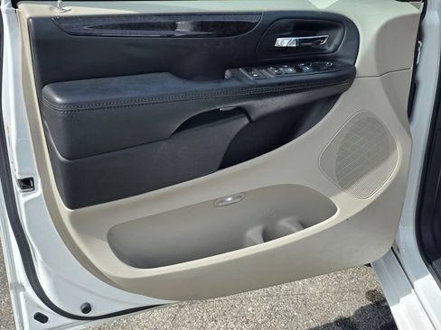 Used 2016 Dodge Grand Caravan SE w/ Quick Order Package 29E SE FWD image 16