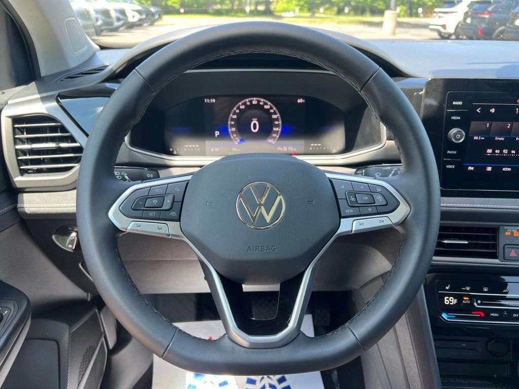 New 2026 Volkswagen Taos SE FWD image 16