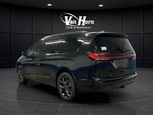 New 2026 Chrysler Pacifica Limited w/ S Appearance Package AWD/4WD image 3