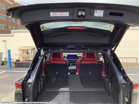 Used 2024 Toyota Highlander XSE image 16