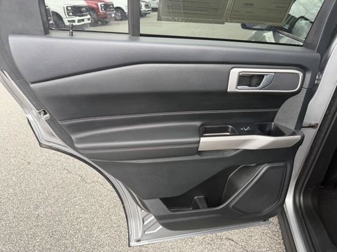 Certified 2023 Ford Explorer XLT RWD image 19