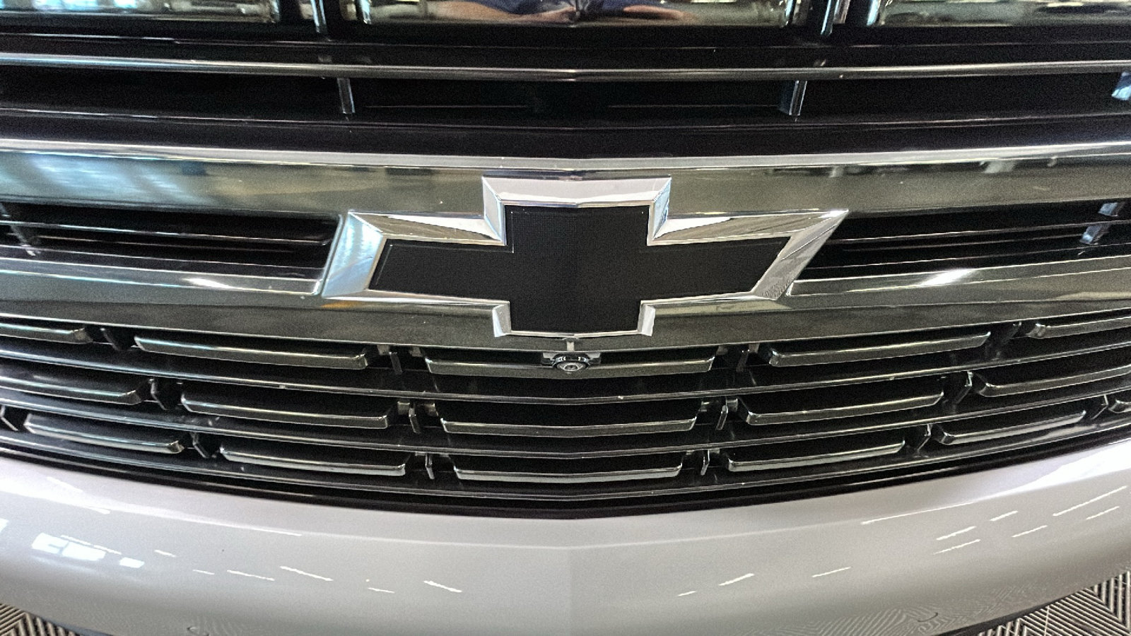 Used 2022 Chevrolet Suburban RST w/ Luxury Package AWD/4WD image 10