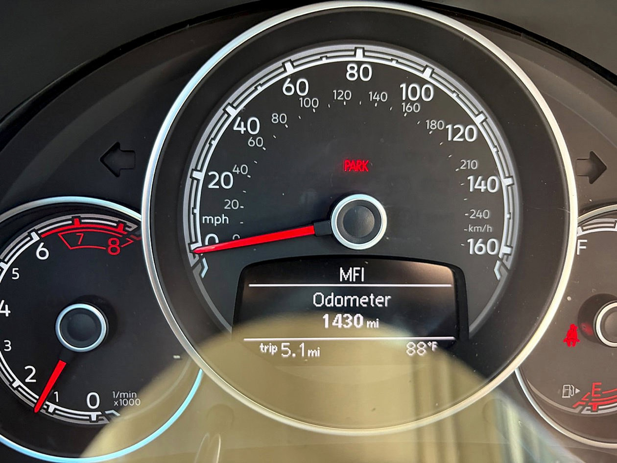 Used 2018 Volkswagen Beetle 2.0T SE FWD image 6
