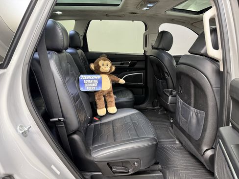 Used 2022 Kia Telluride SX w/ SX Prestige Package image 29