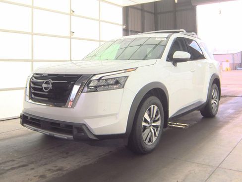 Used 2025 Nissan Pathfinder SL image 7