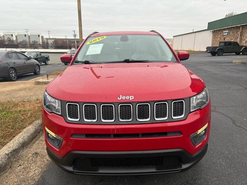 Used 2019 Jeep Compass Latitude FWD image 2