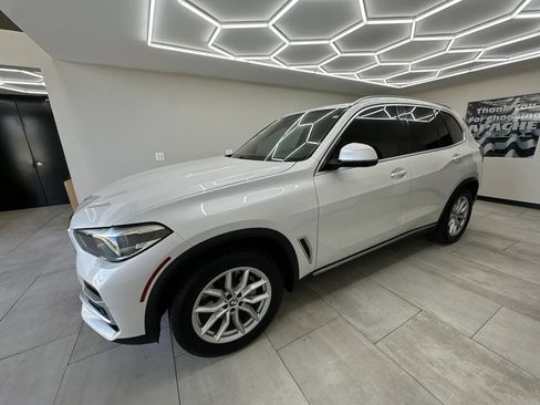 Used 2019 BMW X5 xDrive40i w/ Convenience Package AWD/4WD image 2