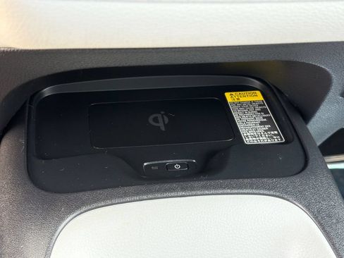 Used 2025 Toyota Corolla SE w/ SE Premium Package FWD image 31