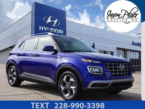 Used 2025 Hyundai Venue SEL FWD image 1