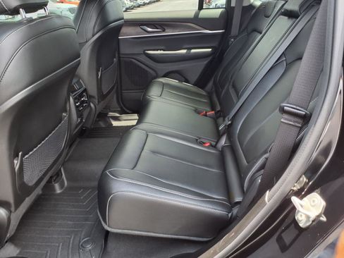 Used 2024 Jeep Grand Cherokee Limited w/ Black Appearance Package image 8