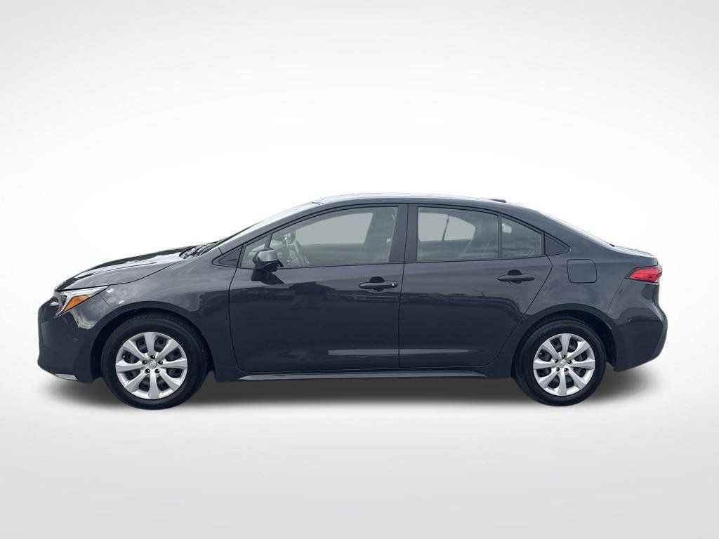 Used 2026 Toyota Corolla LE FWD image 2