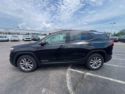 Used 2024 GMC Terrain SLT w/ Tech Package AWD/4WD image 8