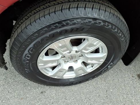 Used 2017 Nissan Titan SV image 6