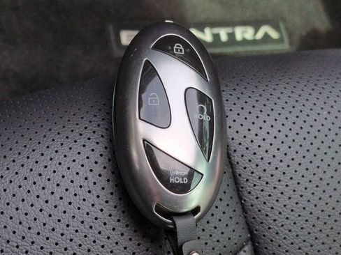 Certified 2024 Hyundai Elantra Limited FWD image 29