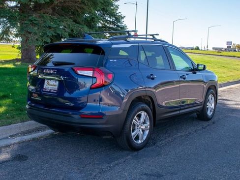 Used 2022 GMC Terrain SLE w/ Driver Convenience Package image 6