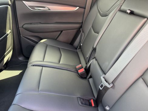 New 2025 Cadillac XT5 Luxury image 18
