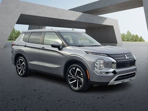 Used 2024 Mitsubishi Outlander SE image 4