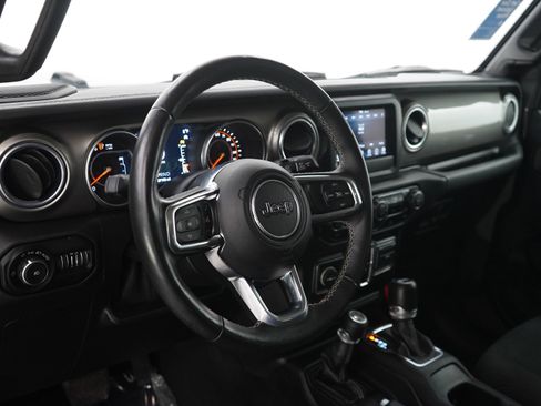 Used 2018 Jeep Wrangler Unlimited Sahara w/ Cold Weather Group image 19