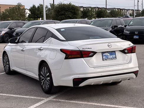 Used 2023 Nissan Altima 2.5 SV FWD image 4