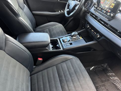 Used 2024 Mitsubishi Outlander SE image 16