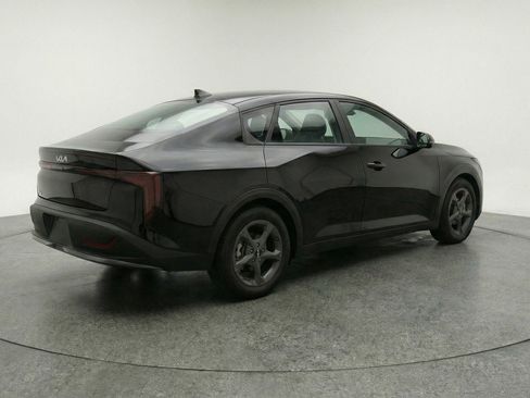 Used 2025 Kia K4 LXS image 9