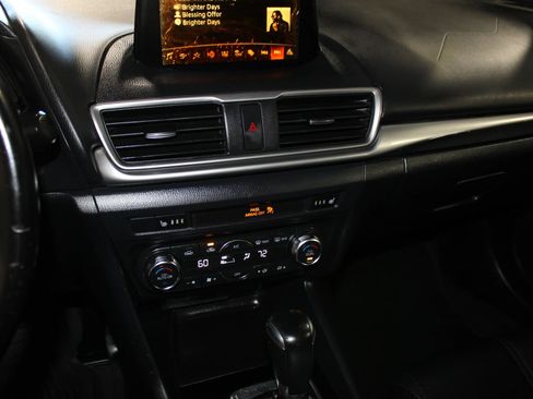 Used 2017 MAZDA MAZDA3 Touring FWD image 16