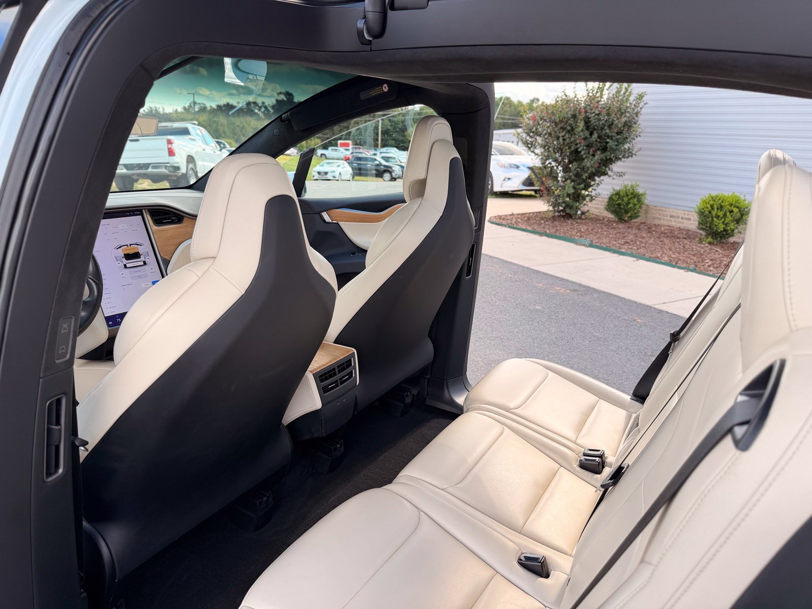 Used 2019 Tesla Model X 75D AWD/4WD image 5