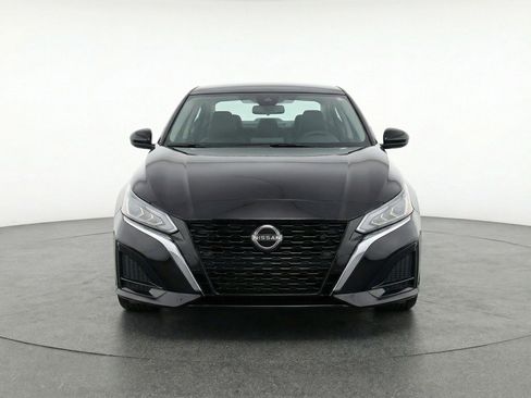 Used 2025 Nissan Altima 2.5 SV image 2