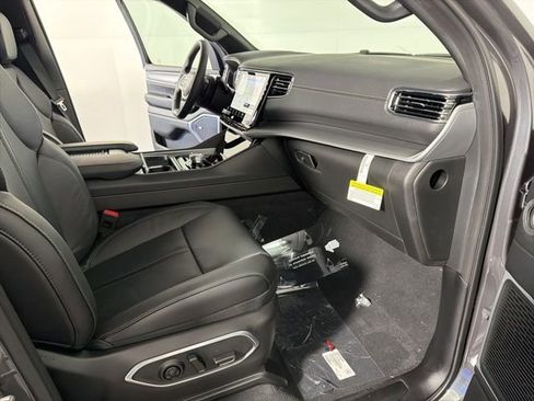 New 2026 Jeep Grand Wagoneer 4WD w/ Premium Group I image 36