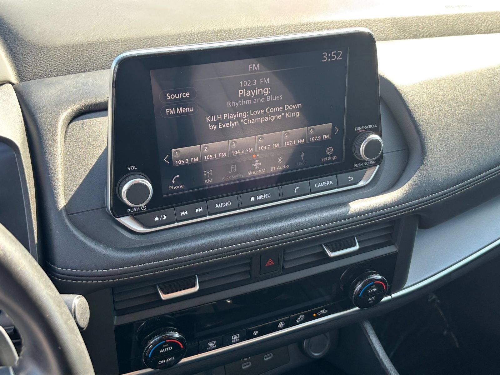 Used 2025 Nissan Rogue SV FWD image 19