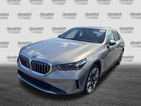 Used 2024 BMW 530i image 11