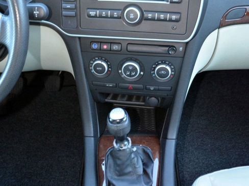 Used 2010 Saab 9-3 2.0T image 25