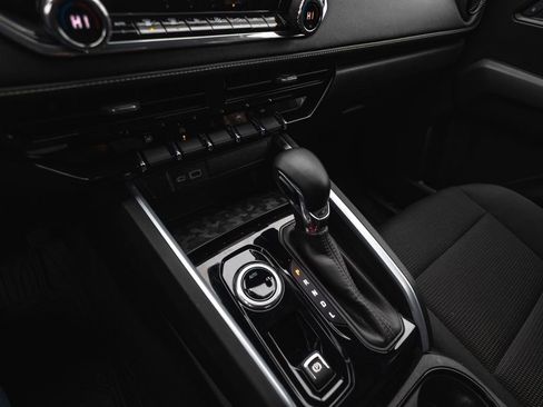 Used 2024 Chevrolet Colorado LT w/ LT Convenience Package image 9