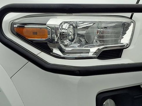 Used 2019 Toyota Tacoma SR5 AWD/4WD image 29